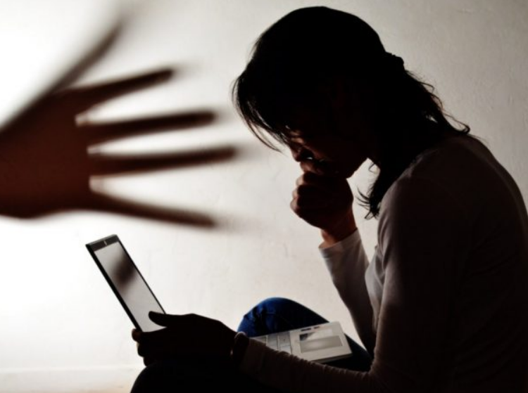Gambar Ketahui! Jenis Kejahatan Cyber Bullying pada Anak yang Mulai Meresahkan 3 - SABDAMAYA.COM
