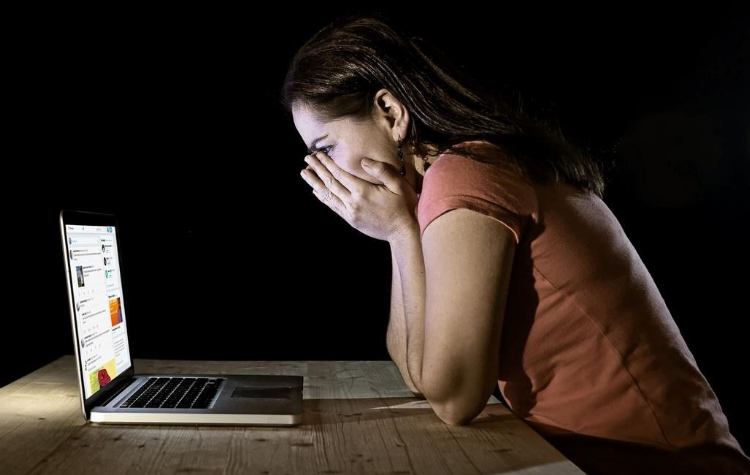 Gambar Ketahui! Jenis Kejahatan Cyber Bullying pada Anak yang Mulai Meresahkan 7 - SABDAMAYA.COM