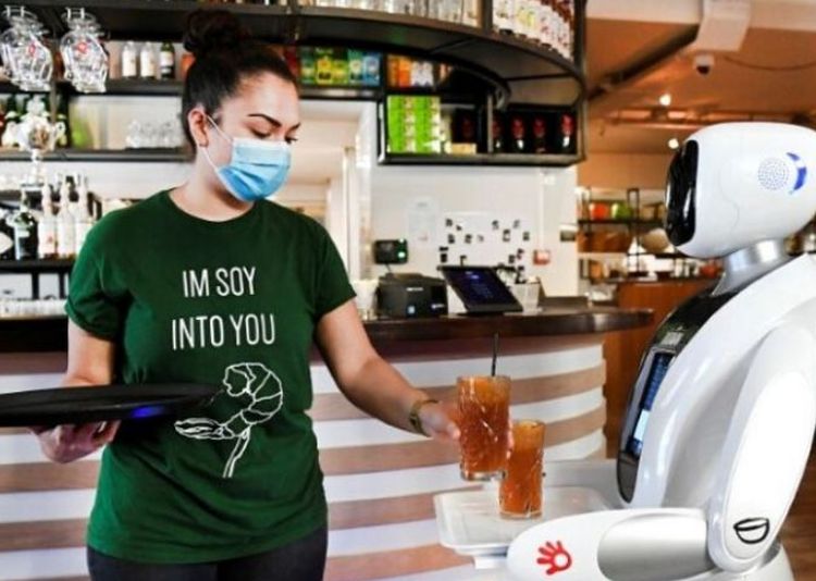 Gambar Robot Pelayan yang Bisa Menjadi Solusi Terbaik Bagi Para Pengusaha Restoran Masa Kini - SABDAMAYA.COM