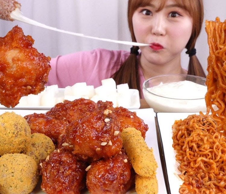 Gambar Seru! Inilah Enam Youtuber Korea Membahas Street Food 1 - SABDAMAYA.COM